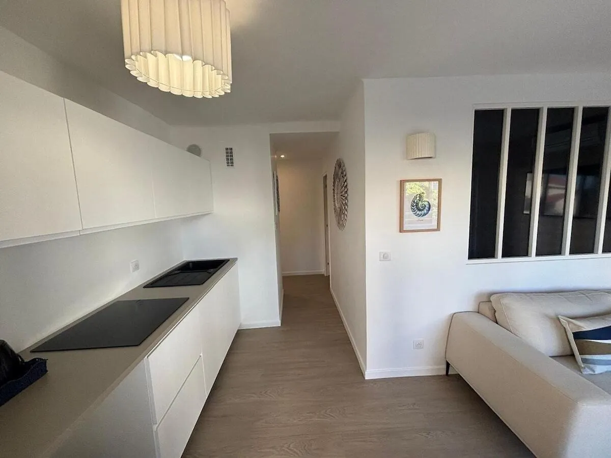 Apartment 2-Bedroom Royal Beach, A 2Minutes De La Plage Cannes France
