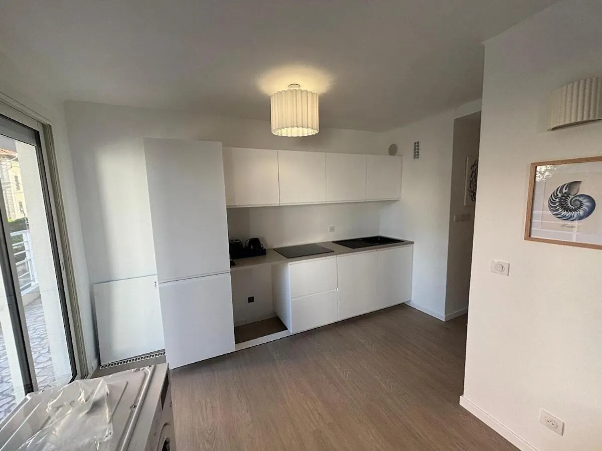 Apartment 2-Bedroom Royal Beach, A 2Minutes De La Plage Cannes