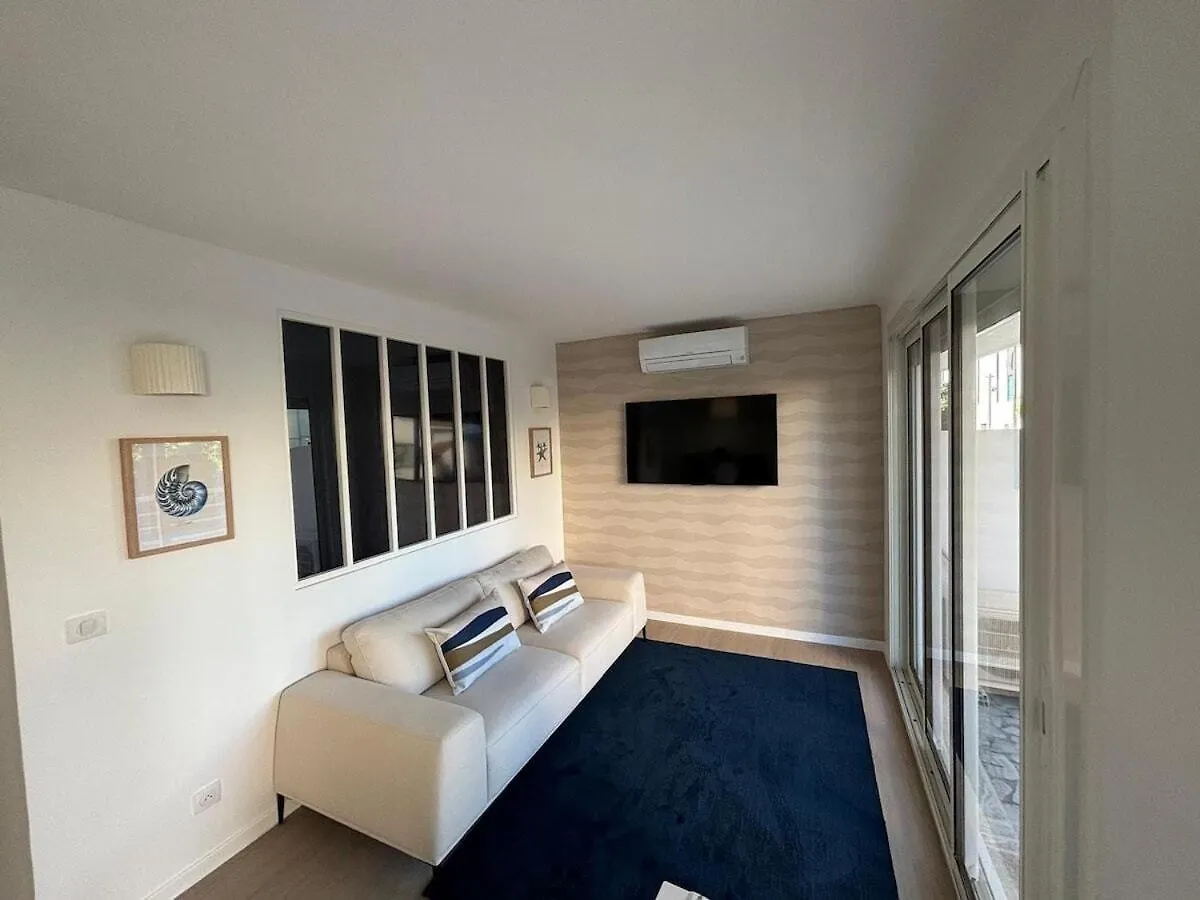 Apartment 2-Bedroom Royal Beach, A 2Minutes De La Plage Cannes